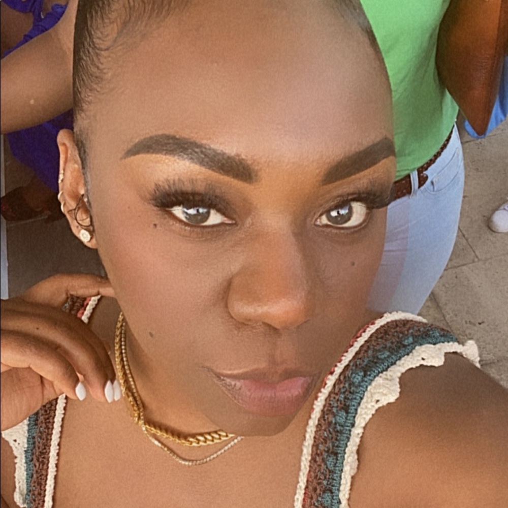 Meet your Posher, Shanique